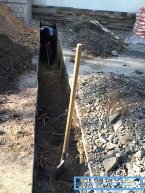 Costul de a săpa manual o șanț sub sanitară depinde de mulți factori. Costul de a săpa manual o șanț sub sanitară depinde de mulți factori.