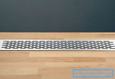 Plita este echipată cu un grătar de ventilație Plita este echipată cu un grătar de ventilație