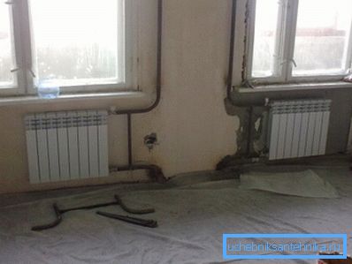 Pistole și căptușeală. Fiecare radiator este echipat cu un pârghie între căptușeală, permițând ca șinele să funcționeze în orice poziție a clapetei de accelerație în alimentare.