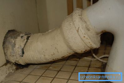 Tub de fontă și scaun de toaletă