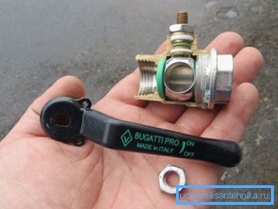 Așa arată o supapă cu bilă într-o secțiune de 3: 4 inch.