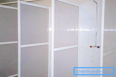 Acesta este modul în care seamănă partițiile pentru cabină de duș din plastic.