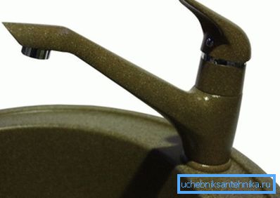 Un astfel de grup de produse, cum ar fi mixerele de bucătărie, este realizat din piatră, numai în exterior sunt acoperite cu un strat decorativ care imită această textura și se fabrică, ca oricare altul, din metal