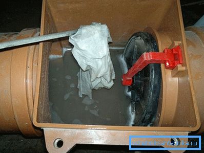 Astfel de resturi pot interfera cu funcționarea supapei. Astfel de resturi pot interfera cu funcționarea supapei.