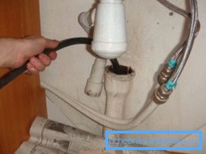 Cablu pentru curățarea canalelor indispensabile pentru conductele subțiri cu numeroase curbe