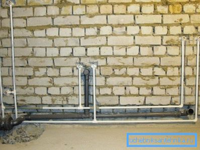 Tee (secvențială) cablare într-o cabana în construcție. Tee (secvențială) cablare într-o cabana în construcție.