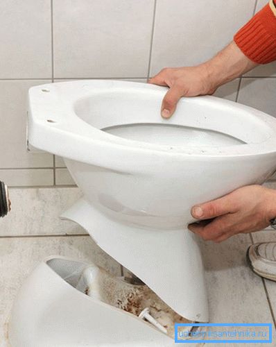 Îndepărtăm vechea instalație sanitară
