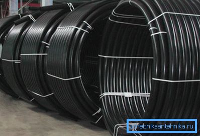 Plasticitatea uimitoare a HDPE vă permite să le răsuciți în astfel de bobine, ceea ce facilitează foarte mult transportul și depozitarea. Plasticitatea uimitoare a HDPE vă permite să le răsuciți în astfel de bobine, ceea ce facilitează foarte mult transportul și depozitarea.