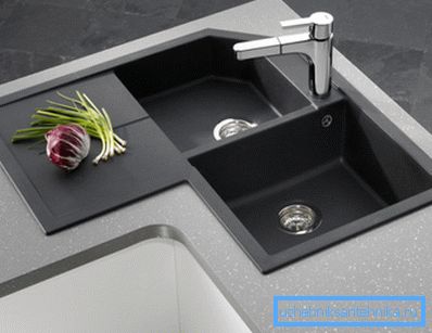 Mobilier pentru chiuveta de colț