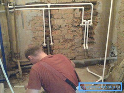 Montarea instalațiilor sanitare în caneluri