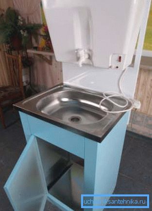 Chiuveta cu o bordură pentru a da cu încălzire