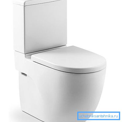 WC cu rezervor instalat pe raft