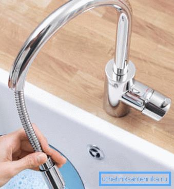 Mixer universal cu canal flexibil