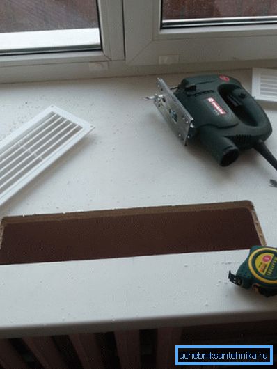 Instalarea grilajului în pervazul ferestrei este o sarcină simplă Instalarea grilajului în pervazul ferestrei este o sarcină simplă