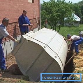 Instalarea unui rezervor septic se face aproape de casă, dar cât mai aproape de drum Instalarea unui rezervor septic se face aproape de casă, dar cât mai aproape de drum