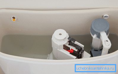 Instalarea unei toalete pe toaletă - un pas necesar pentru înlocuirea instalațiilor sanitare în toaletă.