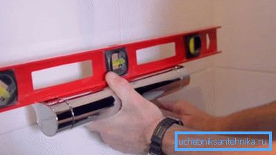 Instalarea dispozitivului pe perete