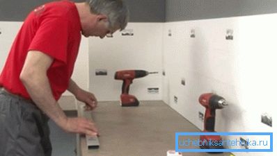 Este mai bine să încredințați instalarea unei chiuvete de granit unui specialist.