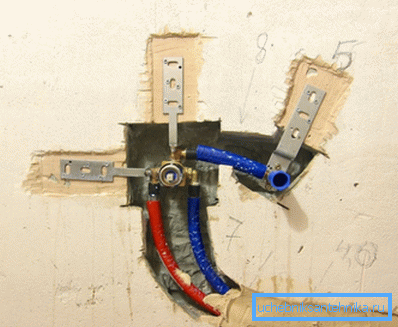 Ieșire de țevi instalată sub un mixer convențional