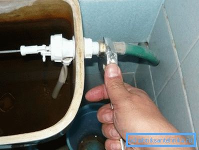 Eliminăm scurgeri la joncțiunea furtunului și fitingurilor de admisie