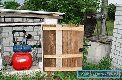 Aparatul este instalat pe o bază solidă. Aparatul este instalat pe o bază solidă.