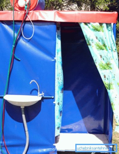În ultimii ani, materialele plastice înlocuiesc alte materiale. În ultimii ani, materialele plastice înlocuiesc alte materiale.