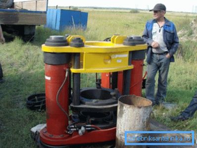 În timpul procesului de găurire, poate fi necesară instalarea șirurilor de carcasă intermediare. În timpul procesului de găurire, poate fi necesară instalarea șirurilor de carcasă intermediare.