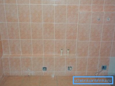 Baie gata pentru a instala instalații sanitare. Baie gata pentru a instala instalații sanitare.