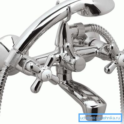 Ventil mixer cu cutii de macara ceramica. fotografie