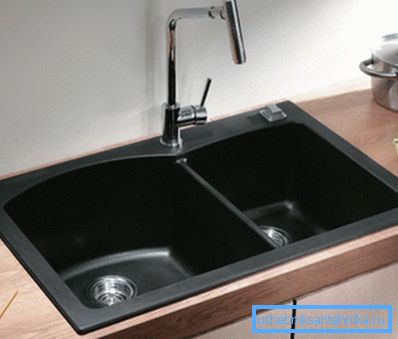 Instalarea superioară presupune prezența unor fețe mici, care pot fi văzute în fotografie. Instalarea superioară presupune prezența unor fețe mici, care pot fi văzute în fotografie.