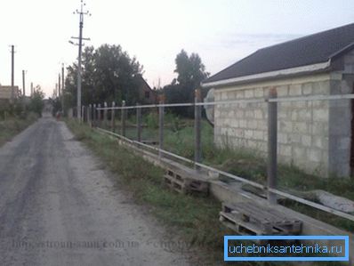 Coloane de susținere din azbest. Coloane de susținere din azbest.