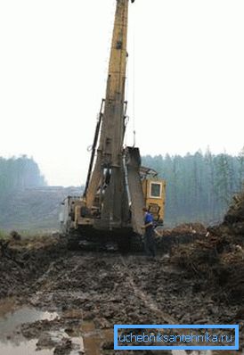 Dezvoltarea de primăvară este complicată de nivelurile ridicate ale apei la suprafață și în sol.