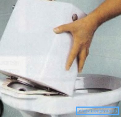 Mai întâi dezasamblați și apoi decideți cum să lipiți vasul toaletei
