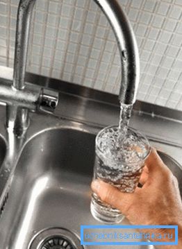 Apa din robinet, care a trecut toate etapele de filtrare Apa din robinet, care a trecut toate etapele de filtrare