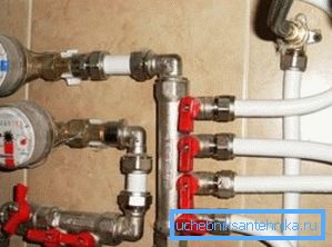 Un distribuitor de apă cu robinete este un exemplu de utilizare masivă a supapelor de oprire. Un distribuitor de apă cu robinete este un exemplu de utilizare masivă a supapelor de oprire.