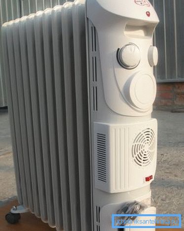 Radiatorul de aer-ulei vă permite să distribuiți rapid căldura în jurul camerei