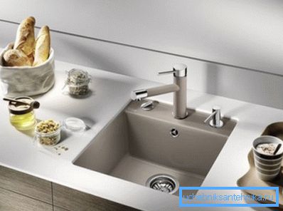 Dulap de 400 x 400 mm în bucătărie Dulap de 400 x 400 mm în bucătărie