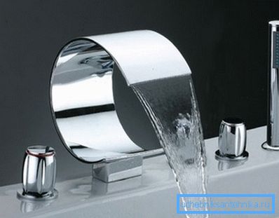 Robineții pentru baie de baie pot avea un design ultramodern neobișnuit.