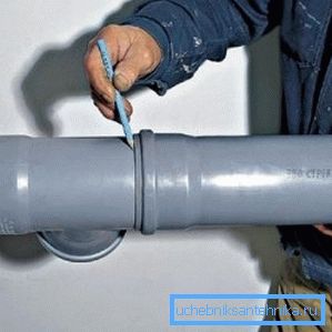 Introduceți conducta, marcați locația soclului Introduceți conducta, marcați locația soclului