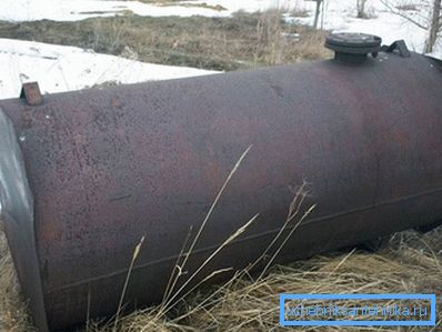 Capacitate metalică pentru aranjarea unei bari