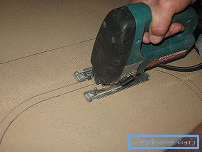 Tăiați o gaură cu un jigsaw electric Tăiați o gaură cu un jigsaw electric