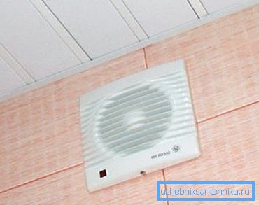 Plafonul ventilatorului de evacuare