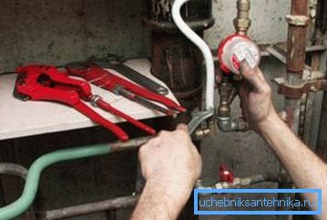 Înlocuirea conductelor și instalarea contoarelor de apă cu propriile mâini Înlocuirea conductelor și instalarea contoarelor de apă cu propriile mâini