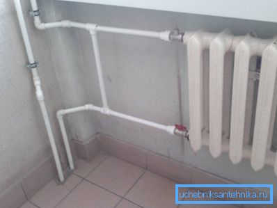 Înlocuirea țevilor de încălzire într-o clădire de apartamente este un proces laborios, deci este recomandabil să schimbați radiatoarele în același timp, astfel încât în ​​câțiva ani să nu mai trebuie să faceți din nou lucrarea